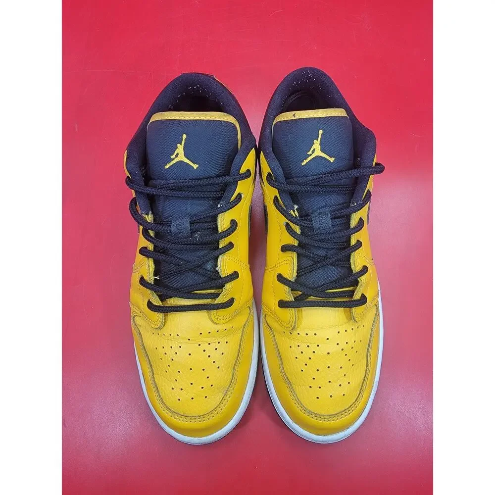 Nike Kids Yellow and Black Low Top Sneakers